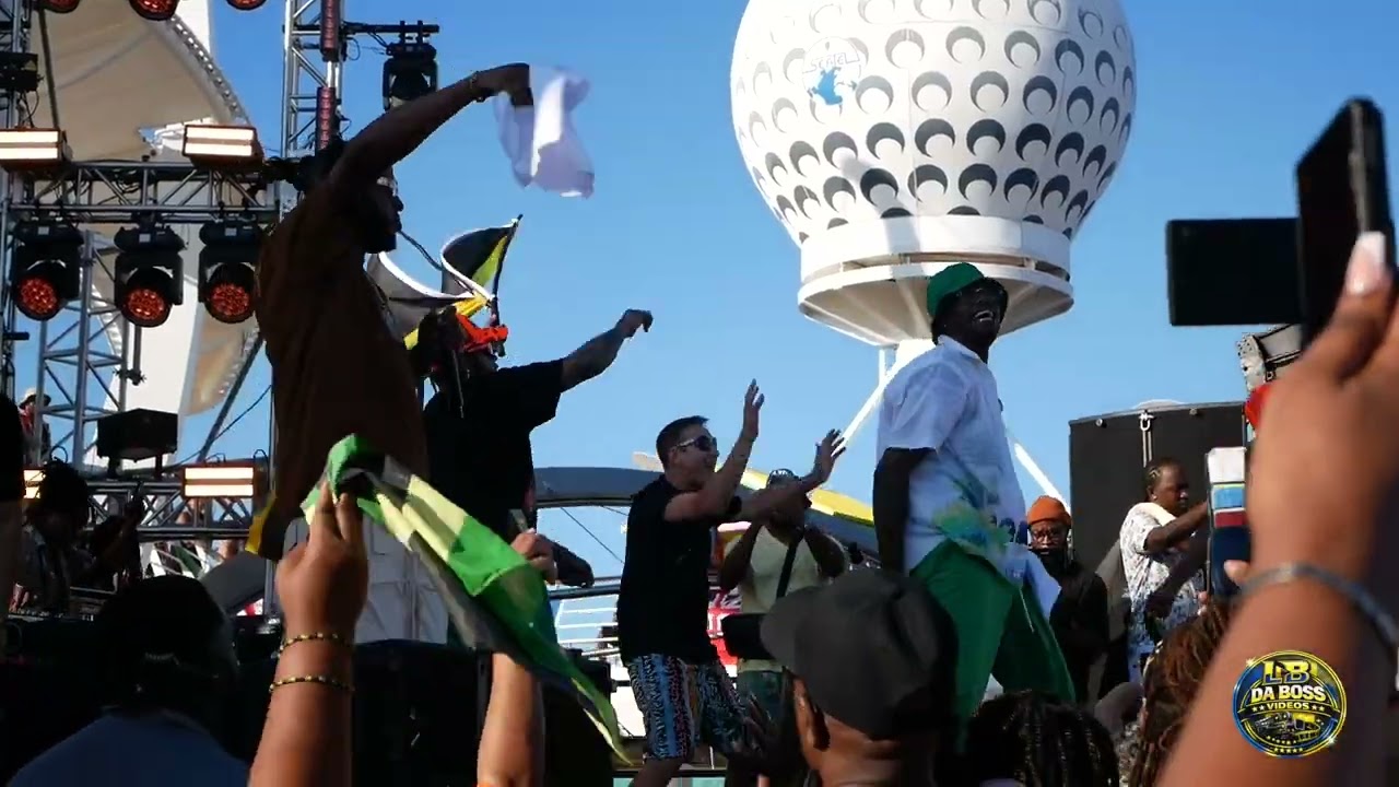 Ding Dong & Ravers Clavers Shut Down the Jamrock Reggae Cruise 🚢🔥 #dingdong #jamrockcruise