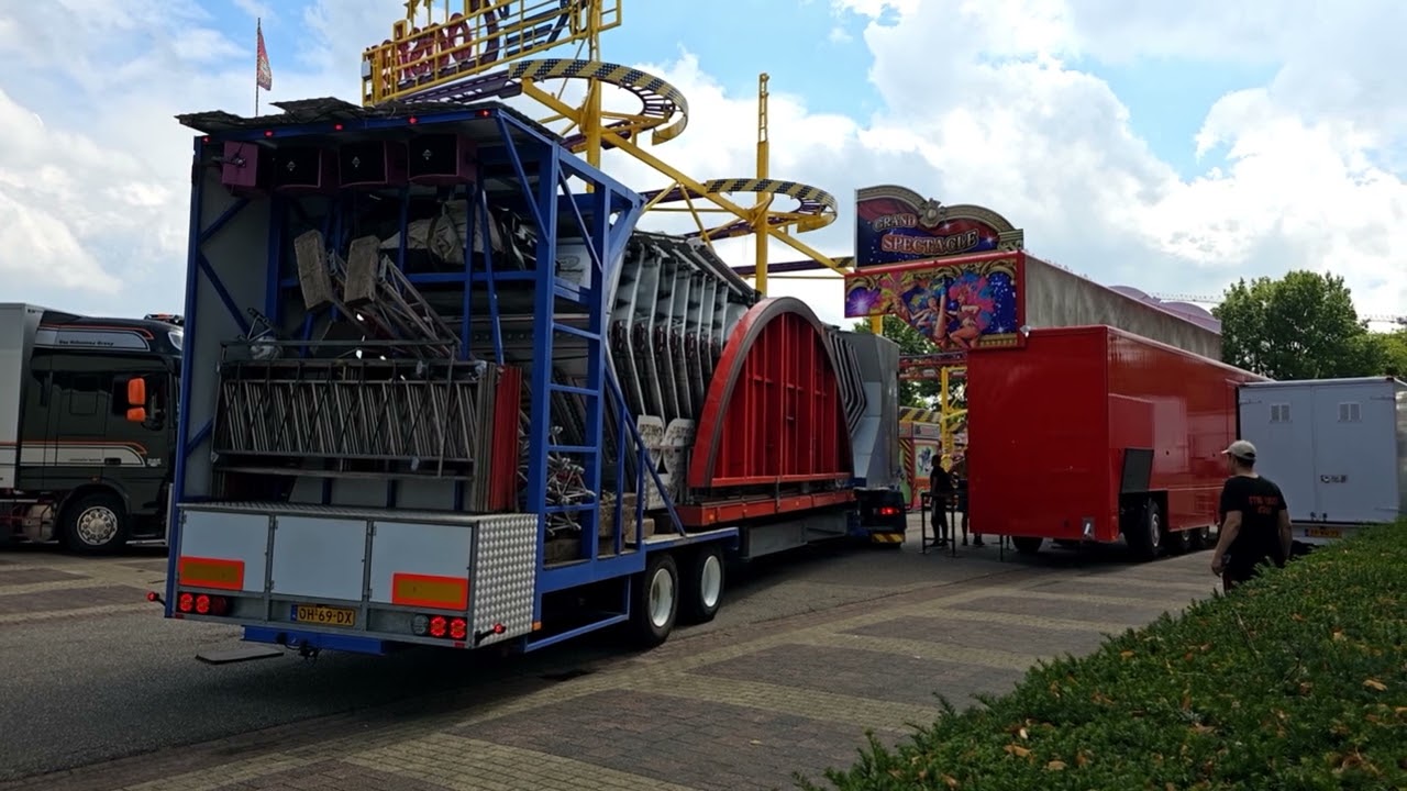 Kermis Oss 2023-1 @ Oprijden - Opbouw Kermis / Aufbau Kirmes