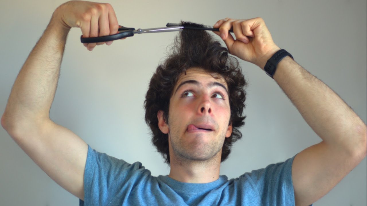 Aprendiendo a Cortarme el Pelo con TIJERAS (a m&iacute; mismo)