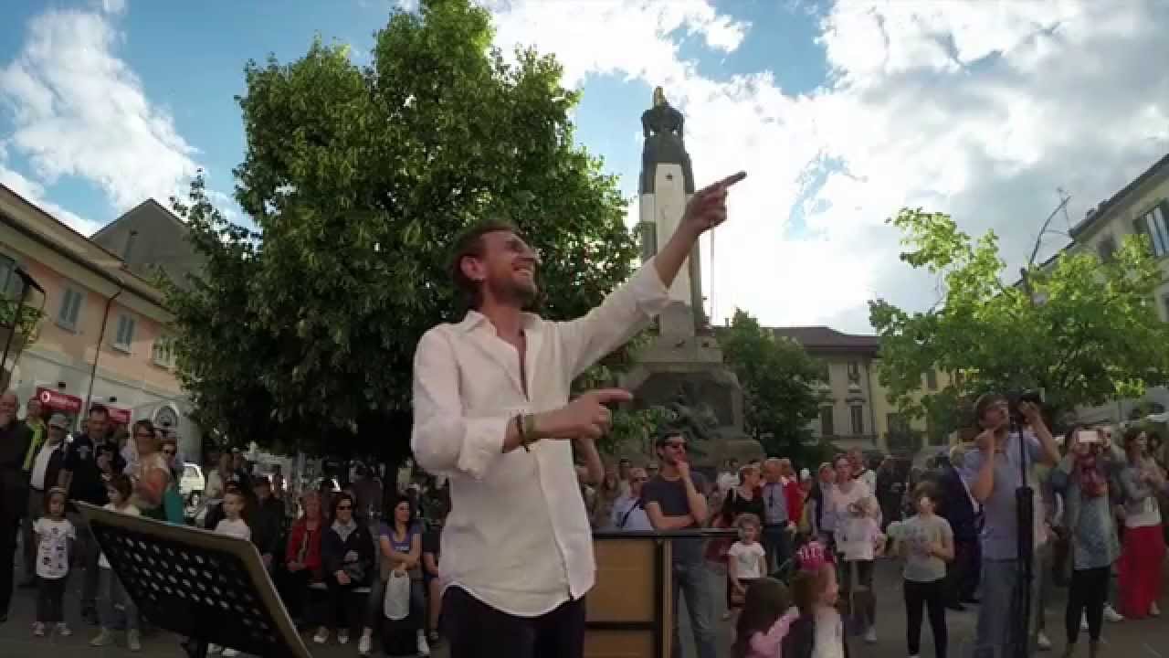 Dirigi tu l'orchestra - a social experiment