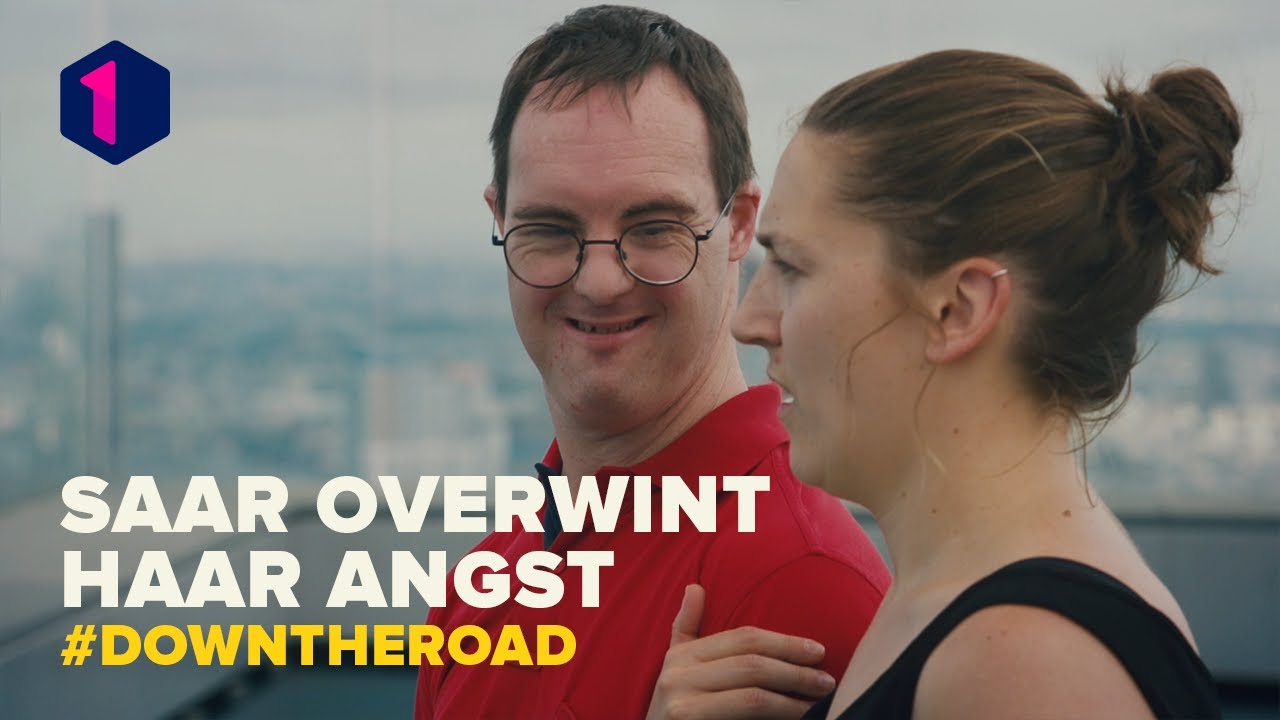 Down the road: Ruben helpt Saar om haar hoogtevrees te overwinnen