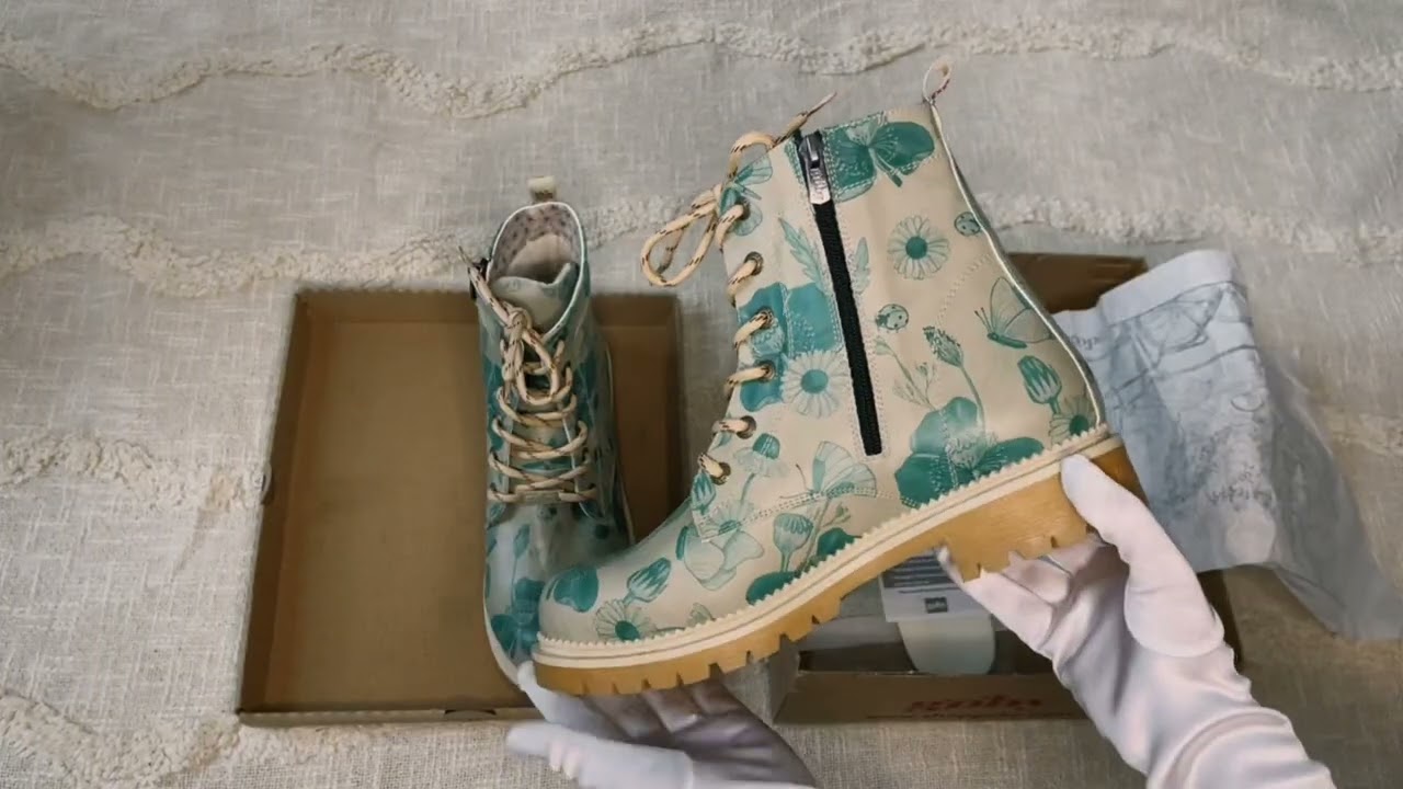 Unboxing: neue Schuhe NJR160 mit blauen Blumen