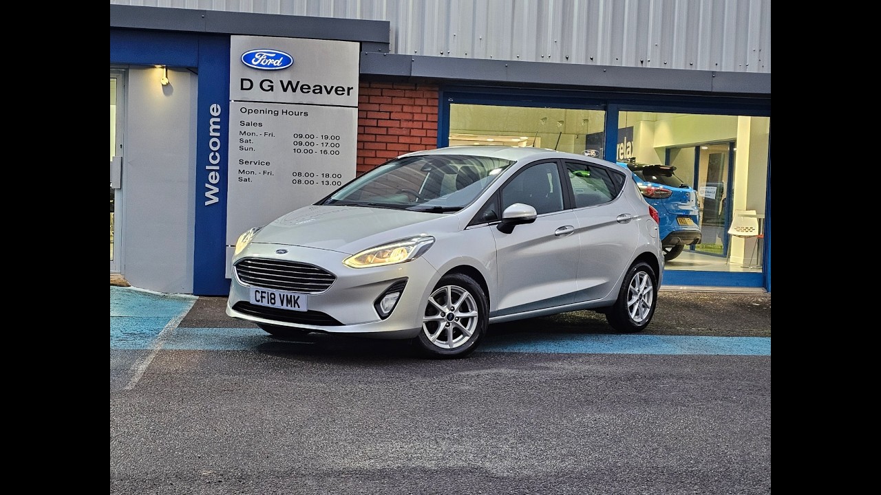 Видеообзор нашего Ford Fiesta Zetec Nav в цвете Moondust Silver.