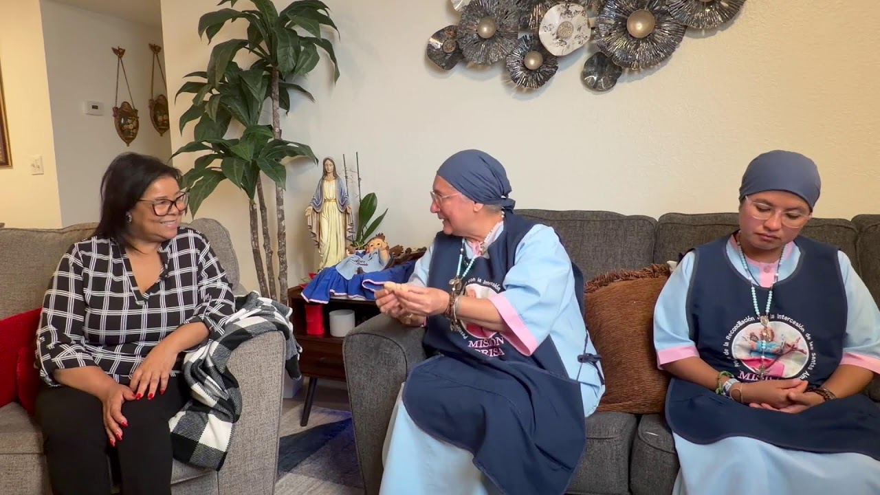 Encuentro especial con la Madre María Carlota de la Santa Cruz | Del lujo a las periferias