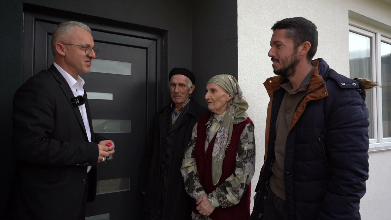 Familja e Islam Cakolli nga fshati Krilevë komuna e Kamenicës po hyn ne shtëpi të re