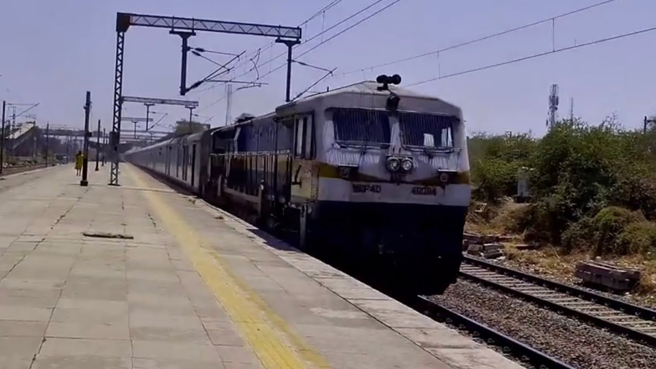 40041 SABARMATI WDP-4B IN LHF MODE XING 40094 BGKT WDP-4D IN PYRAMID CAB 