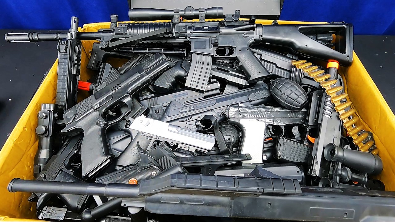 Inside the Tactical Weapon Crate  Airsoft M4 Rifle, Glock 17, Beretta 92FS, Combat Knife & Military