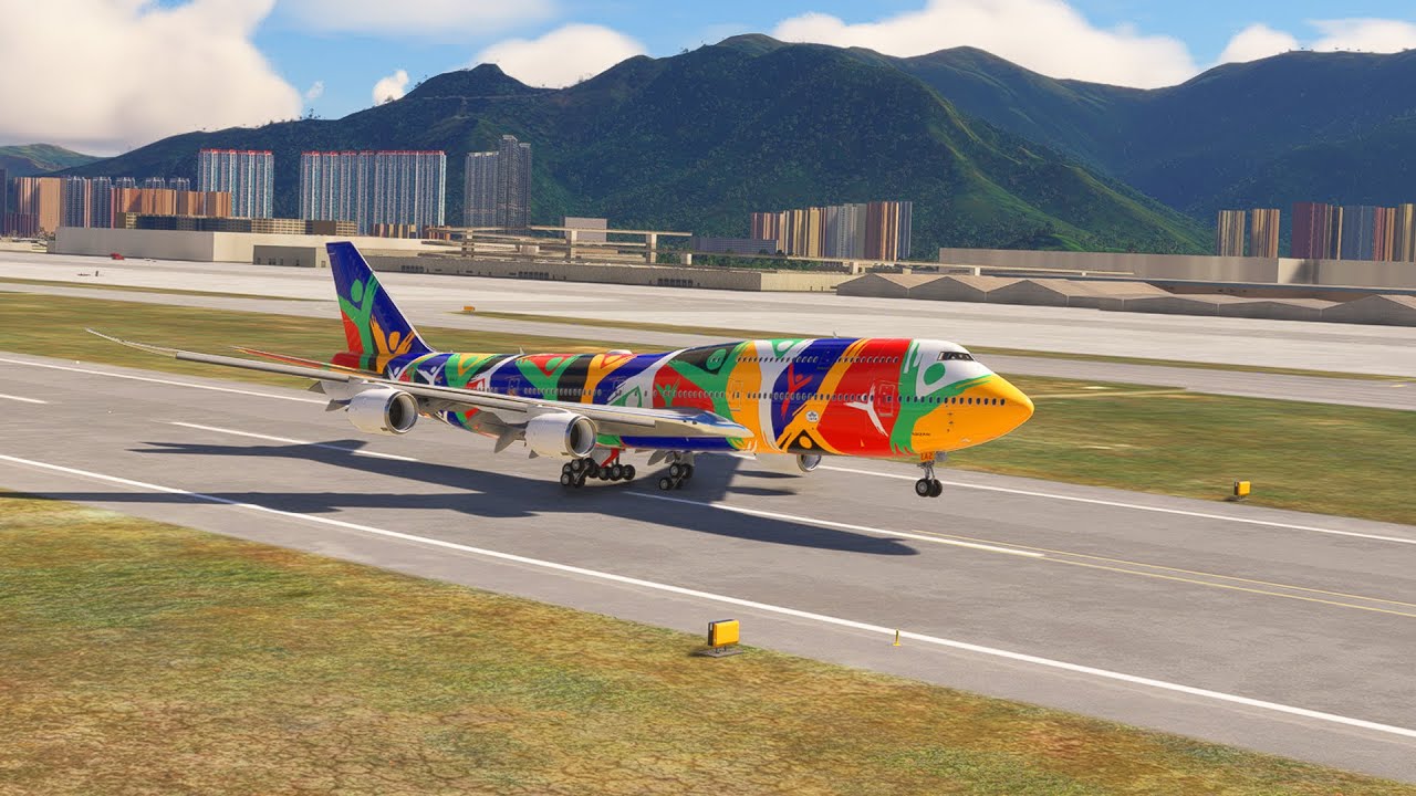 Scary Landing Moment Caught on Camera! Boeing 747 at Hong Kong Airport