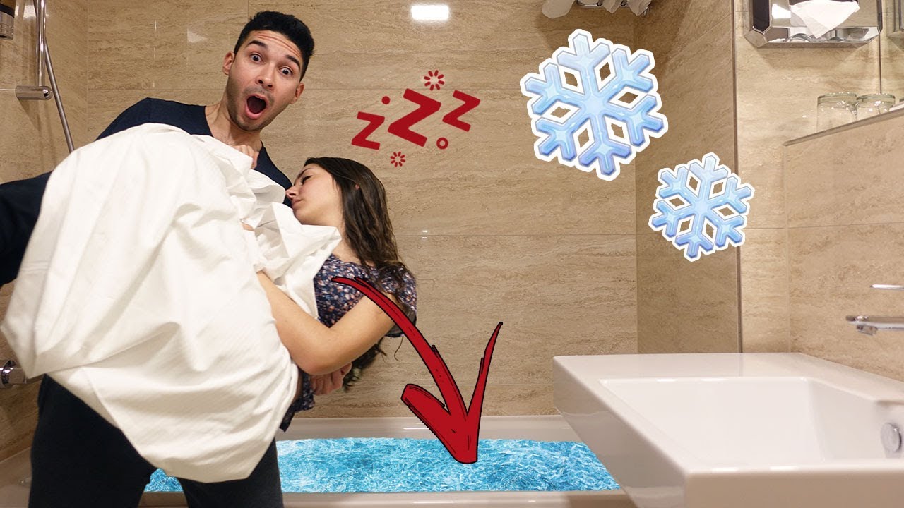 RISVEGLIO LA MIA RAGAZZA BUTTANDOLA NELLA VASCA GHIACCIATA! *scherzo tremendo*