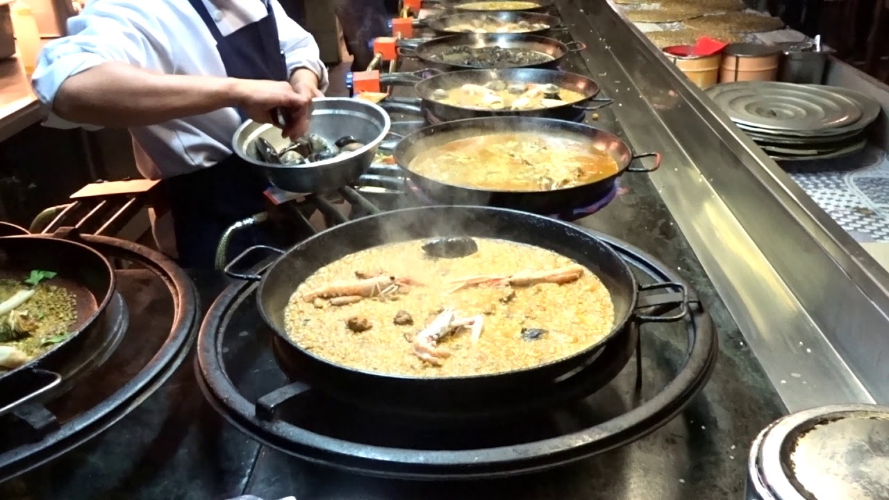 Paella by the beach, Xiringuito Escriba, Barcelona 2017