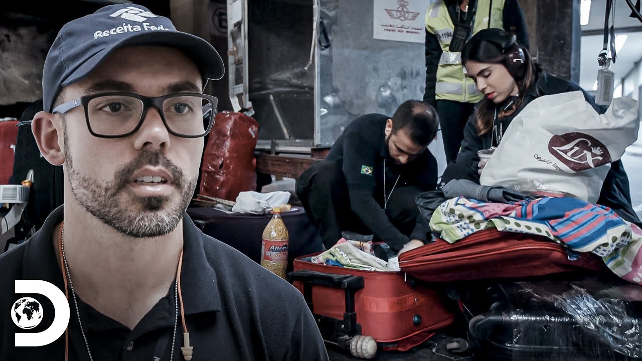 Equipo de vigilancia revisa equipaje | Aeropuerto de Sao Paulo | Discovery Latinoamérica