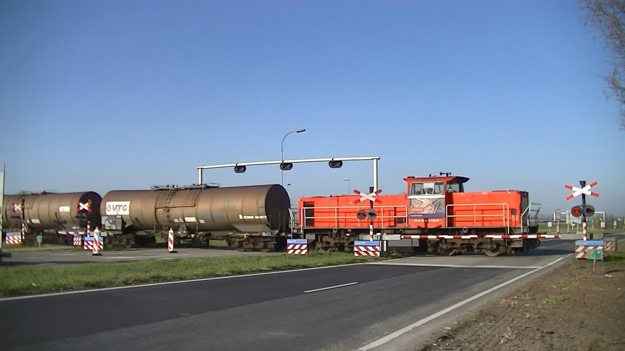 Spoorwegovergang Sluiskil // Dutch railroad crossing
