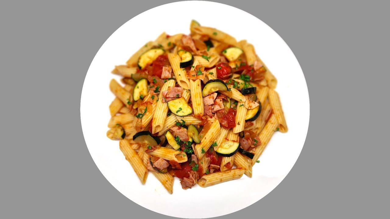 Těstoviny s cuketou a &scaron;unkou recept