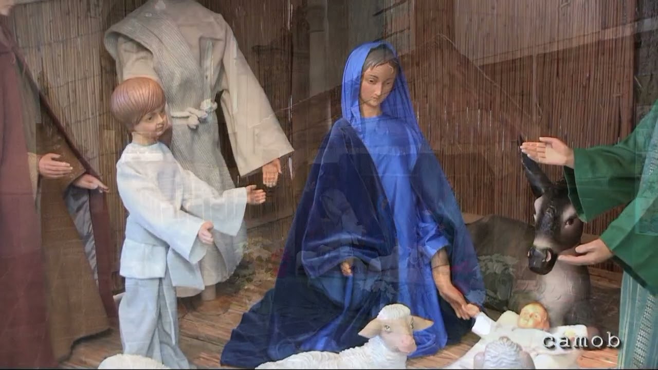 6885 Vier periodes van kerststallen in de Sint-Barbarakerk./SFKERST
