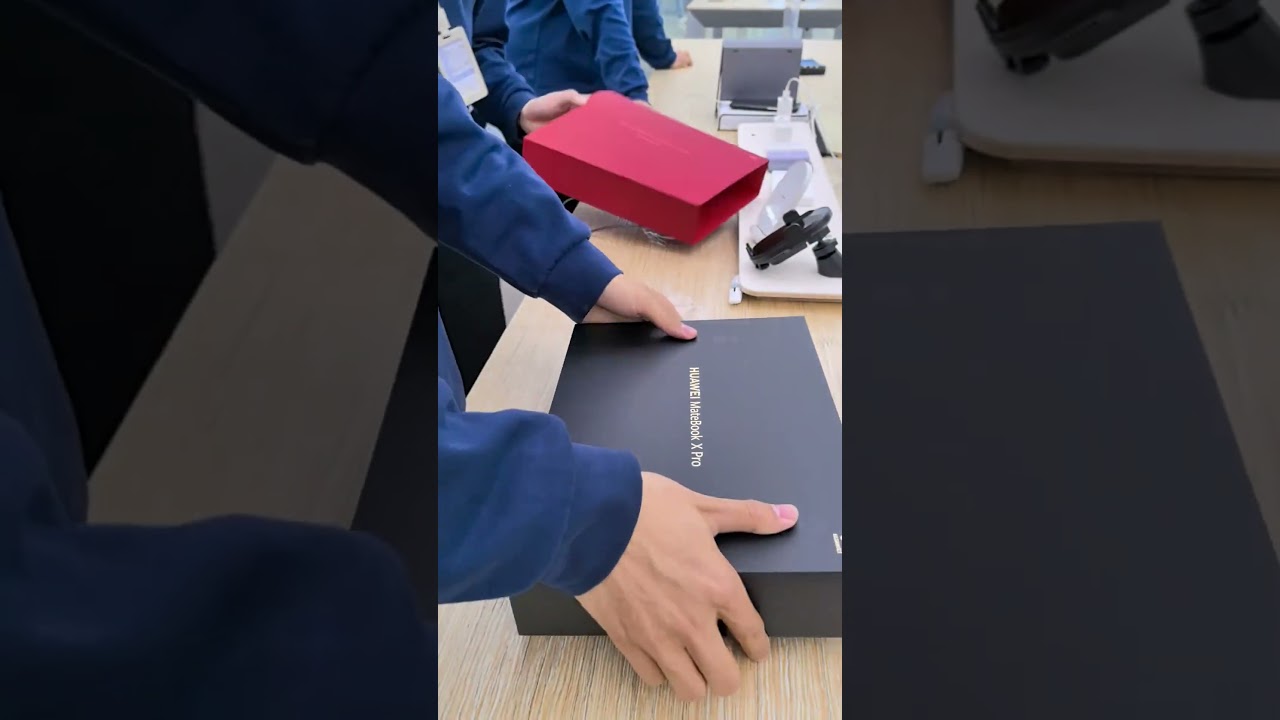 HUAWEI MateBook X Pro 2024 Unboxing: 980g! The World's Lightest Powerful Laptop?
