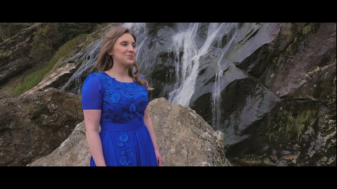 Erika Solovastru - Din zambet de soare [Official Video 4k]