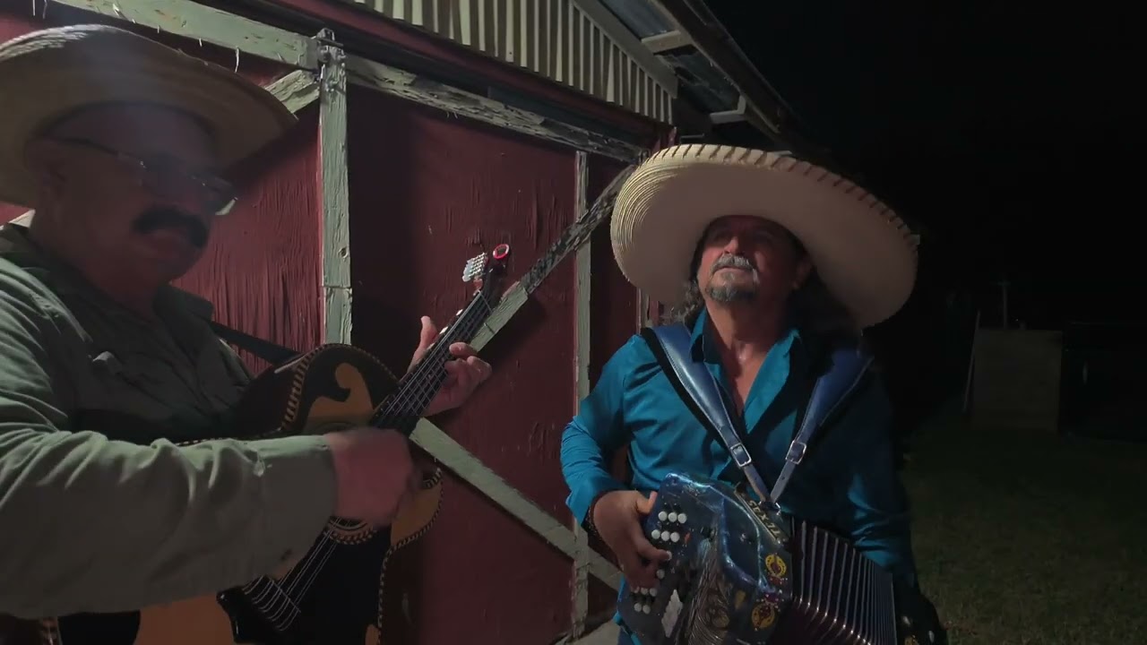 Mas Canciones Con Saul y El Tejas!