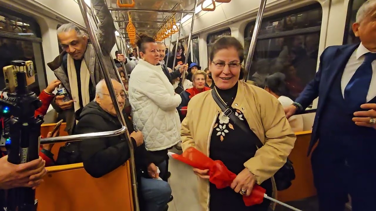 Adana Metrosunda 14 Şubat Dünya Öykü ve Sevgililer Günü Birlikte Kutlandı