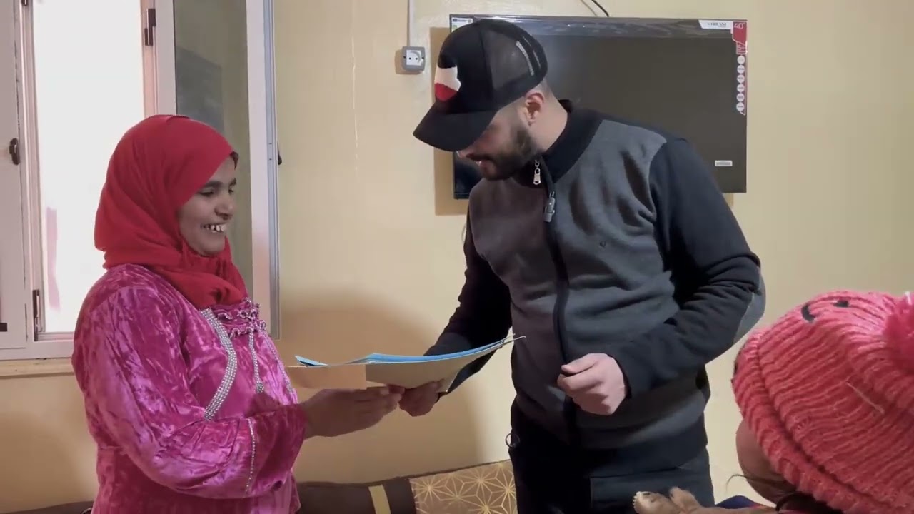 الحمد لله 🤲هكذا استطاع المحسنون أن يمسحو دمعة الأخت اليتيمة التي كانت تسكن في الشارع هي و بنتها