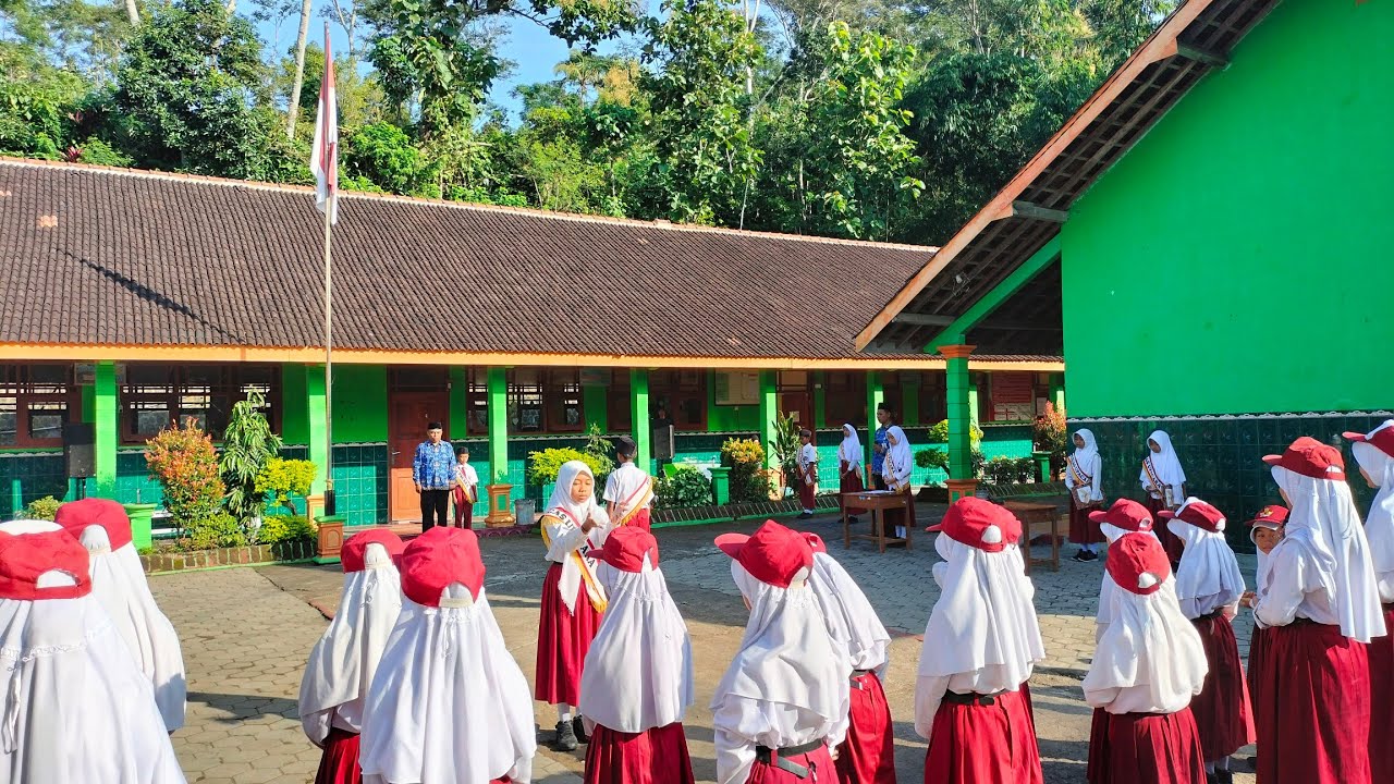 Upacara Bendera Hari Pendidikan Nasional SDN 3 Genengrejo 02 Mei 2024