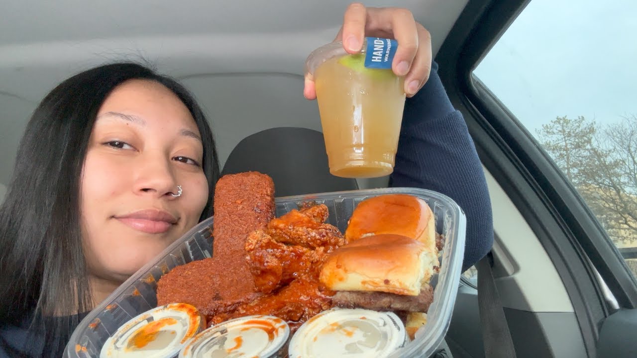EATING CHILI'S TRIPLE DIPPER | MUKBANG