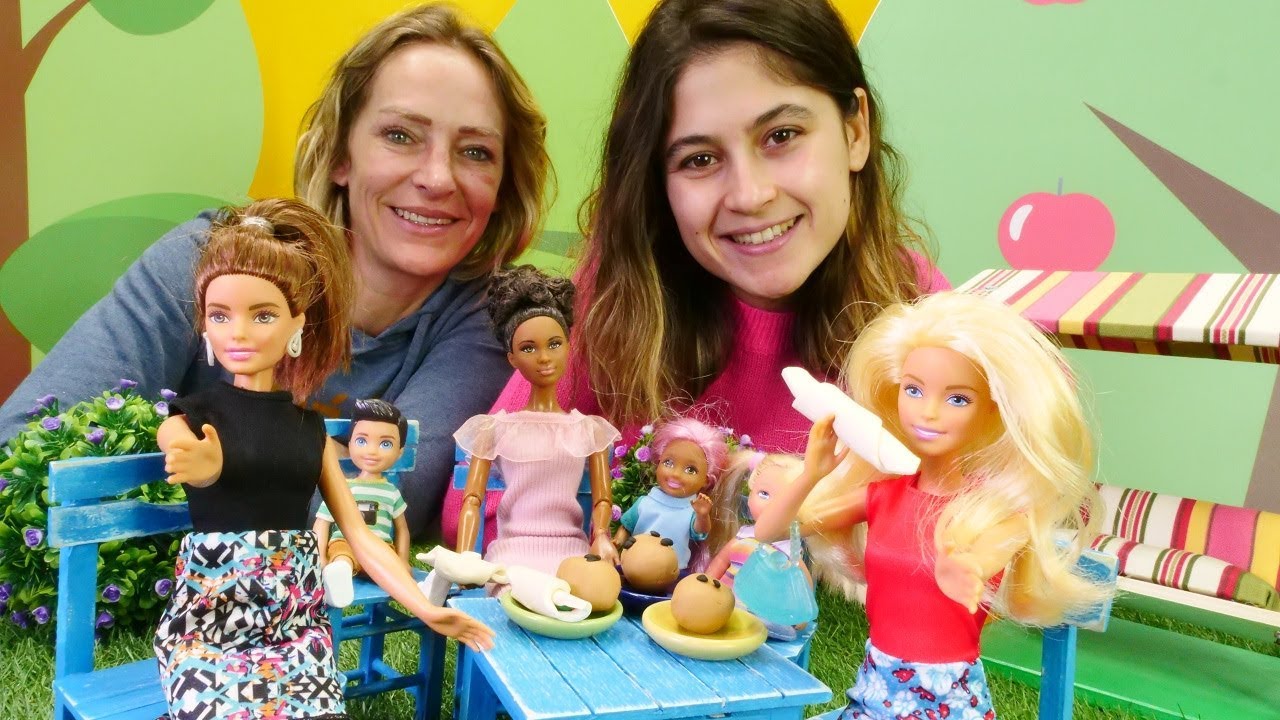 Oyuncak Kafe. Barbie için çörek yapalım.
