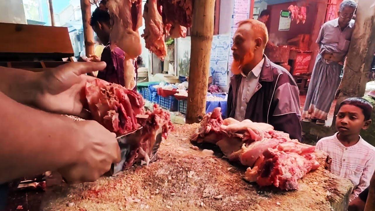 গরুর মাংস বিক্রি হচ্ছে ৬৫০ টাকা কেজি | Fresh Meat Selling | Cow Beef Cutting & Selling in Bangladesh