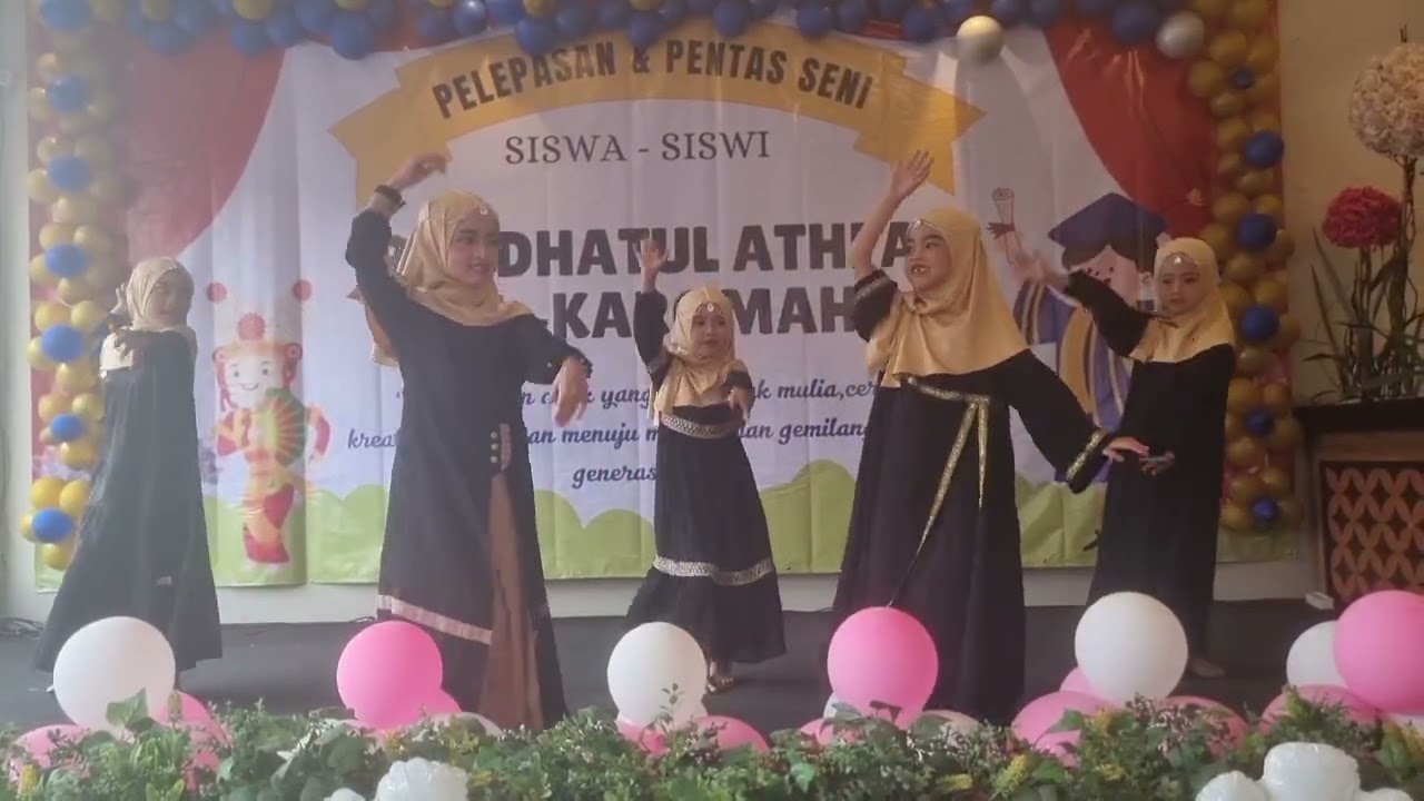 PENTAS SENI 