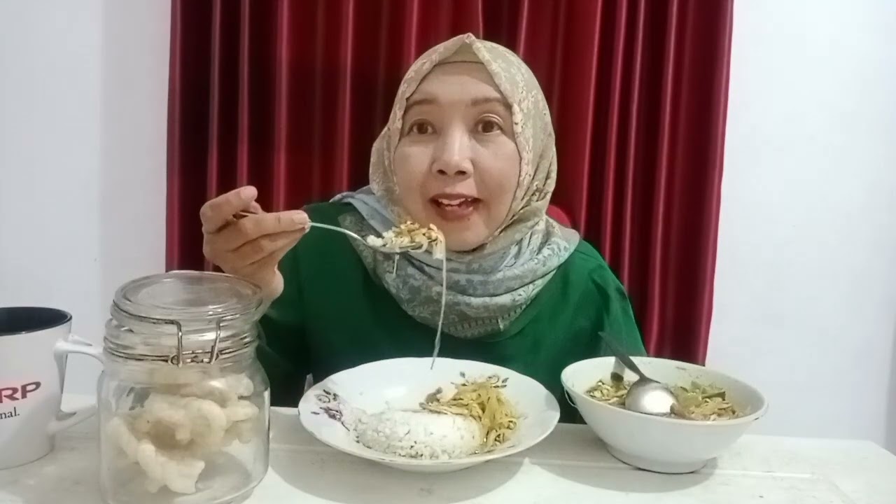 Kuliner   Soto    Ayam    Kerupuk     Enak    Tenan  Seger   Guys