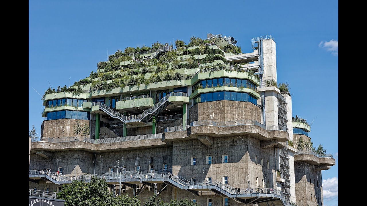 Der neu- begrünte Bunker in Hamburg