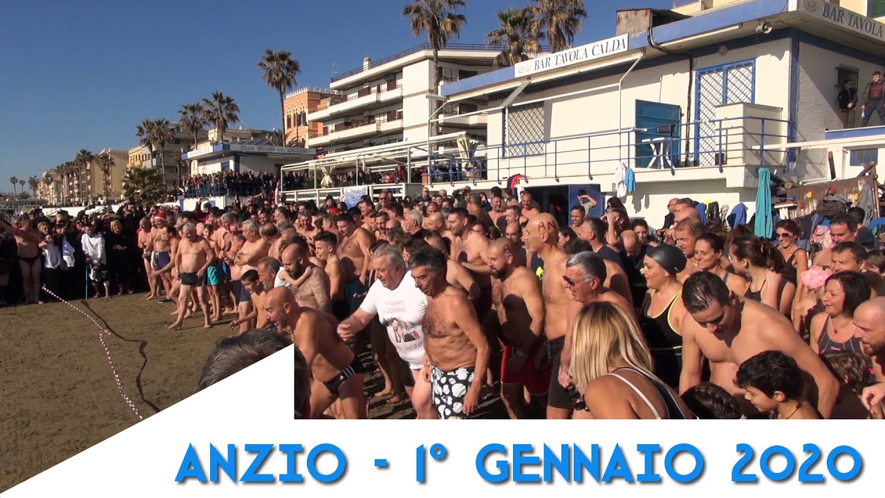 Anzio 1 gennaio 2020 tradizionale bagno riviera di Ponente presso la Dea Fortuna