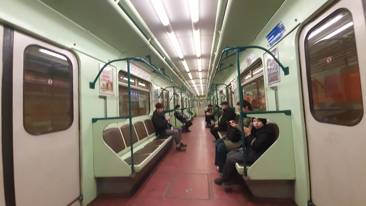 Поездка на метропоезде 81/717/714.5п пришелец метровагон 81-541.8 с зеленым вагоном  