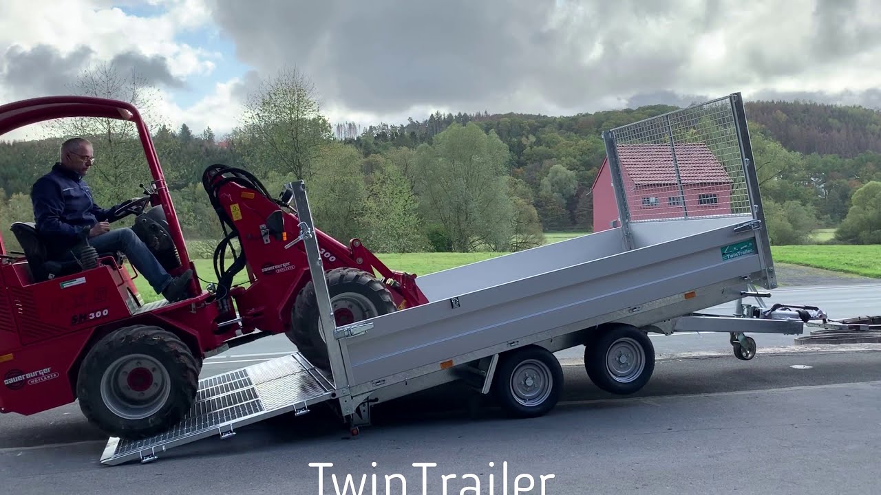 TwinTrailer, Hoflader verladen bei TrailerPoint in Warstein
