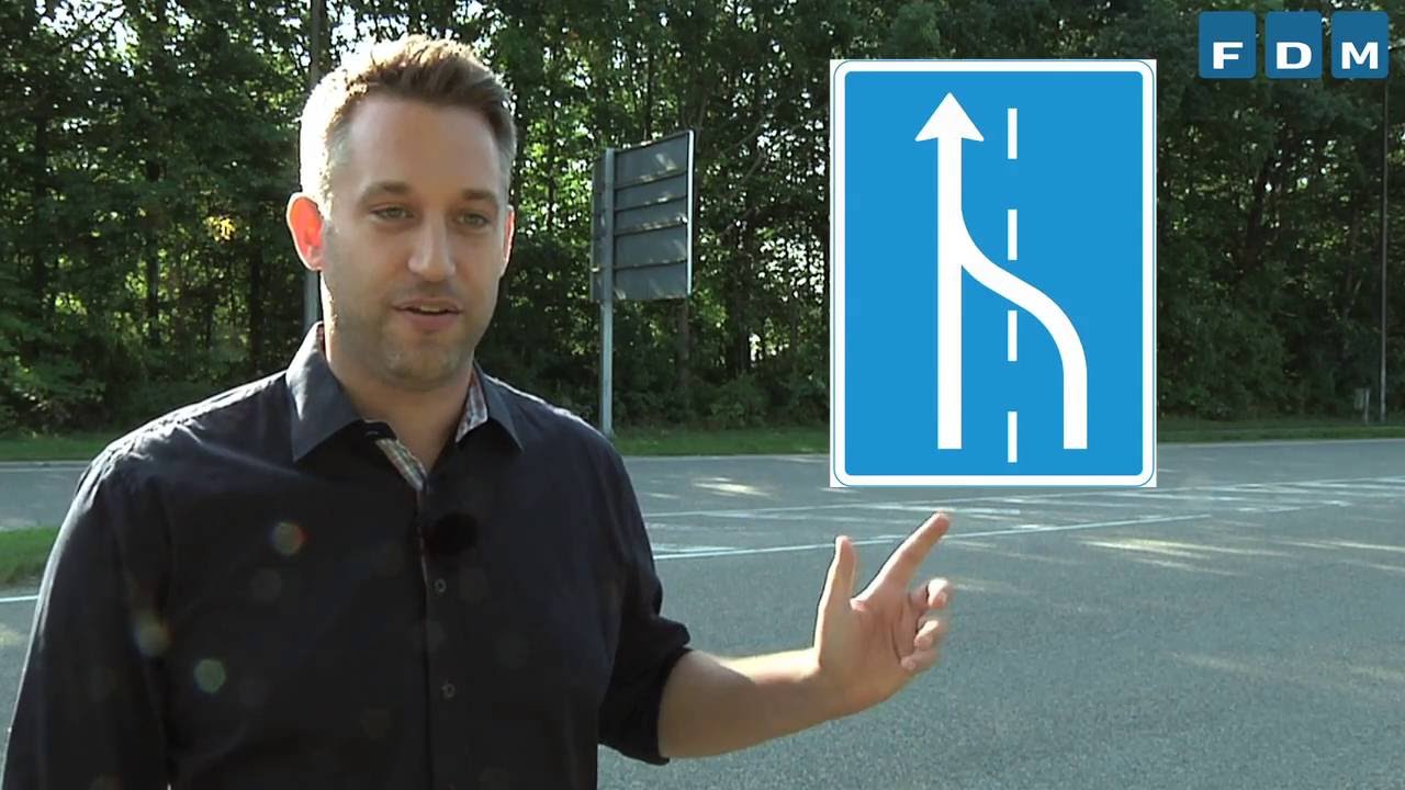 Hvad betyder striberne på vejen?