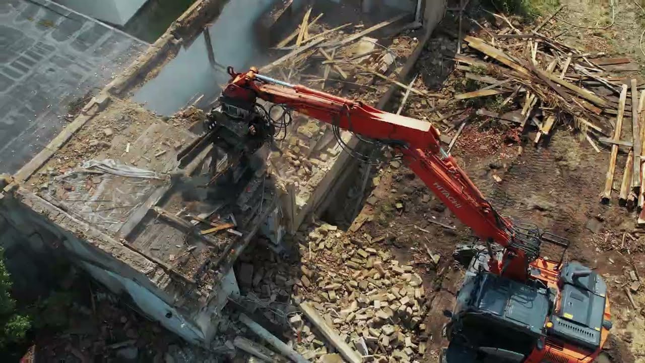 🕰️ Demolice rodinného domu |  100 let stará stavba musí pryč