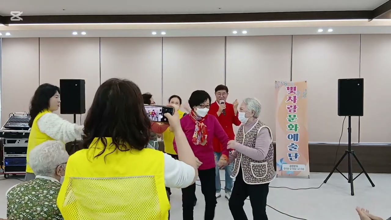 #부탁유지나#가수김황경 한마음 실버케어센타 봉사중한컷 빛사랑문화예술단   👍 