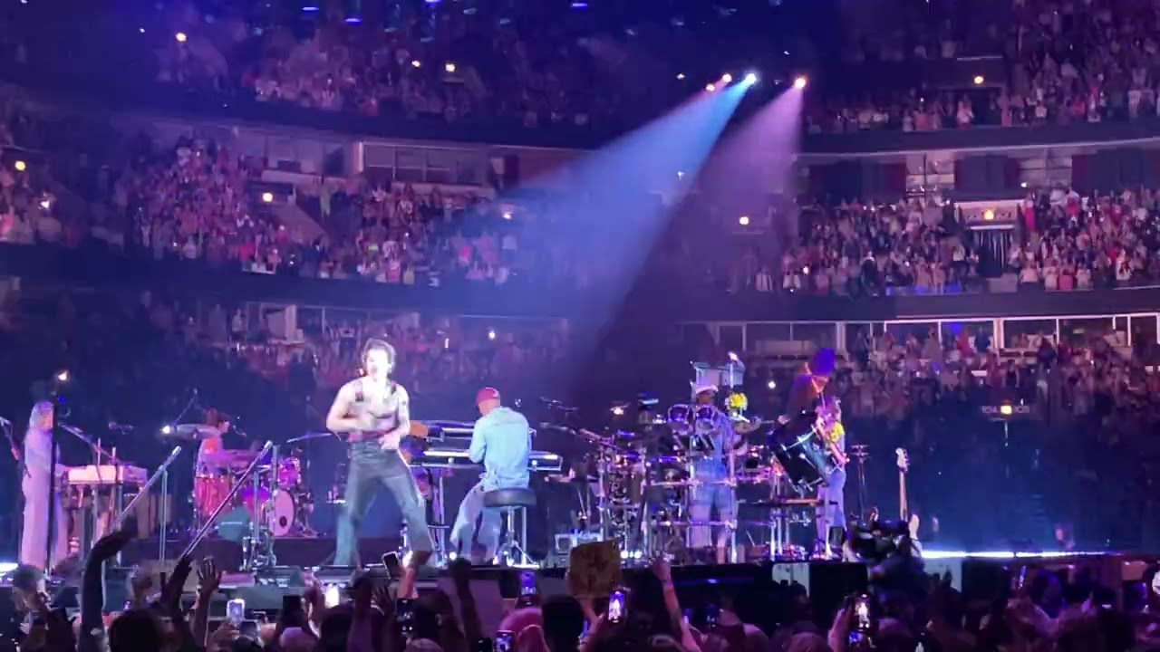 Harry Styles - Full Live Show - One Direction - Chicago, IL - Love On Tour - 10/10/22 #HarryStyles