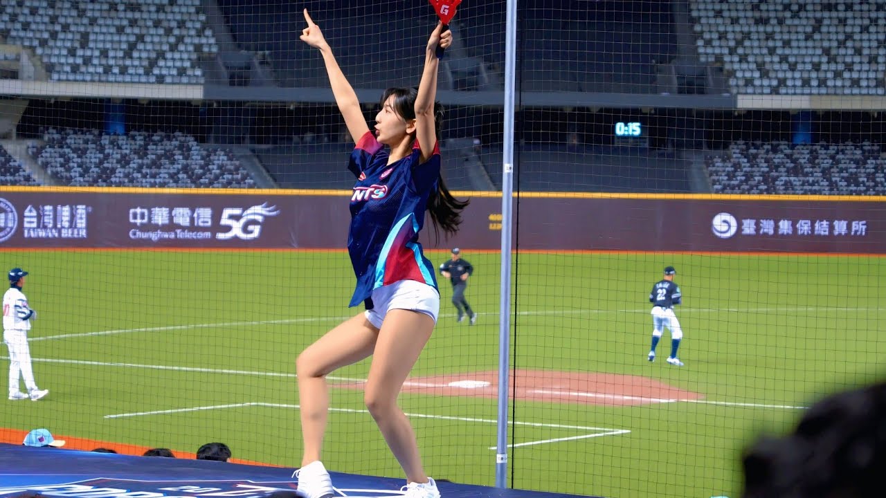 身材比例真的超好的睦那京목나경 #cheerleader #WBCQ #台韓交流賽 #樂天巨人#롯데자이언츠 #lottegiants