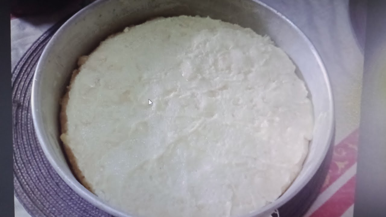 Bolo de limão com cobertura de leite em pó