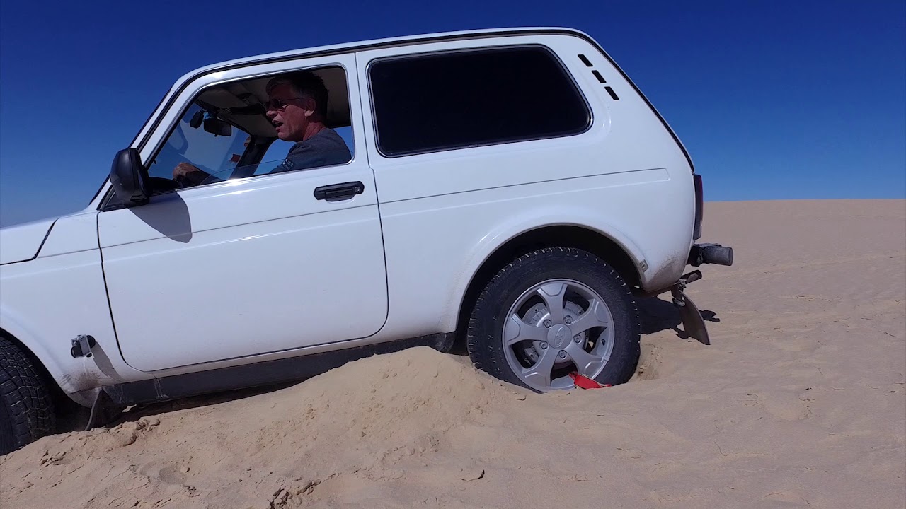 Tunisie le 09-11-2019 décors STAR WARS en LADA NIVA URBAN