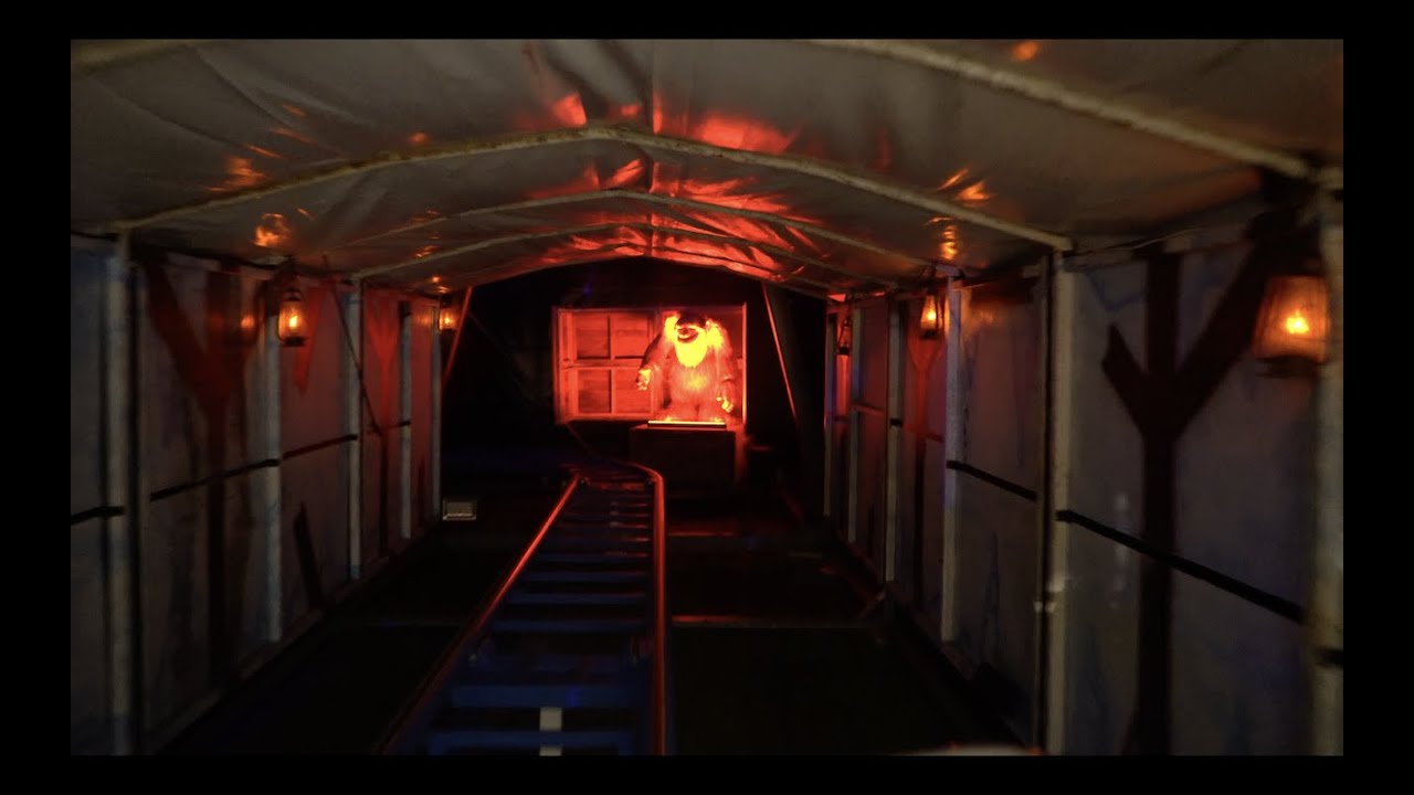 Ice Mountain at Hyde Park Winter Wonderland Low-Light 4K P.O.V.