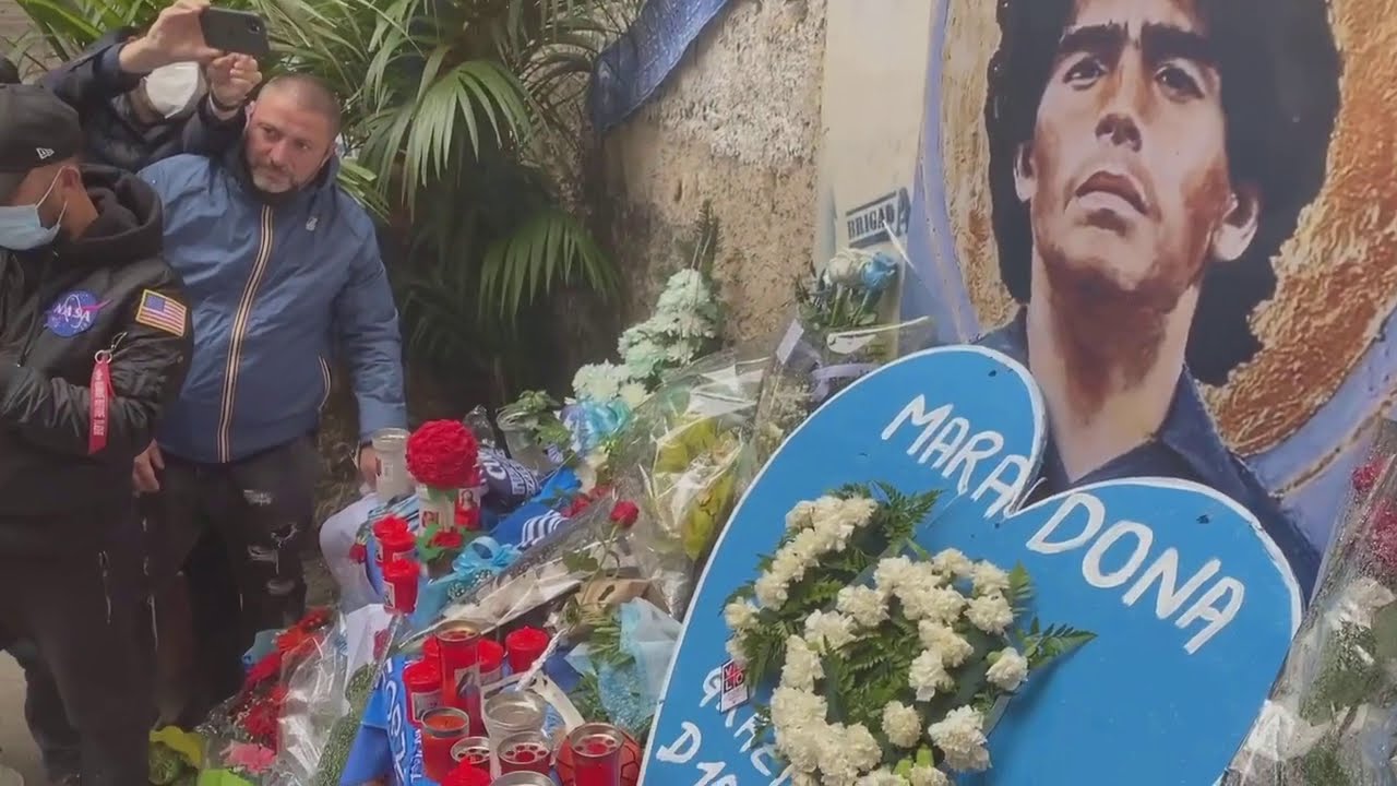 Napoli - Bruno Conti, l’ex asso della Roma in ginocchio da Maradona (29.11.20)