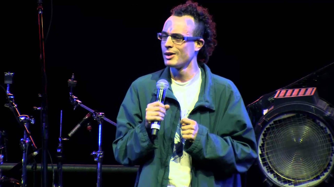Santiago Reyes Stand Up Ciudad Emergente 2014 papelitos, vegan y xp