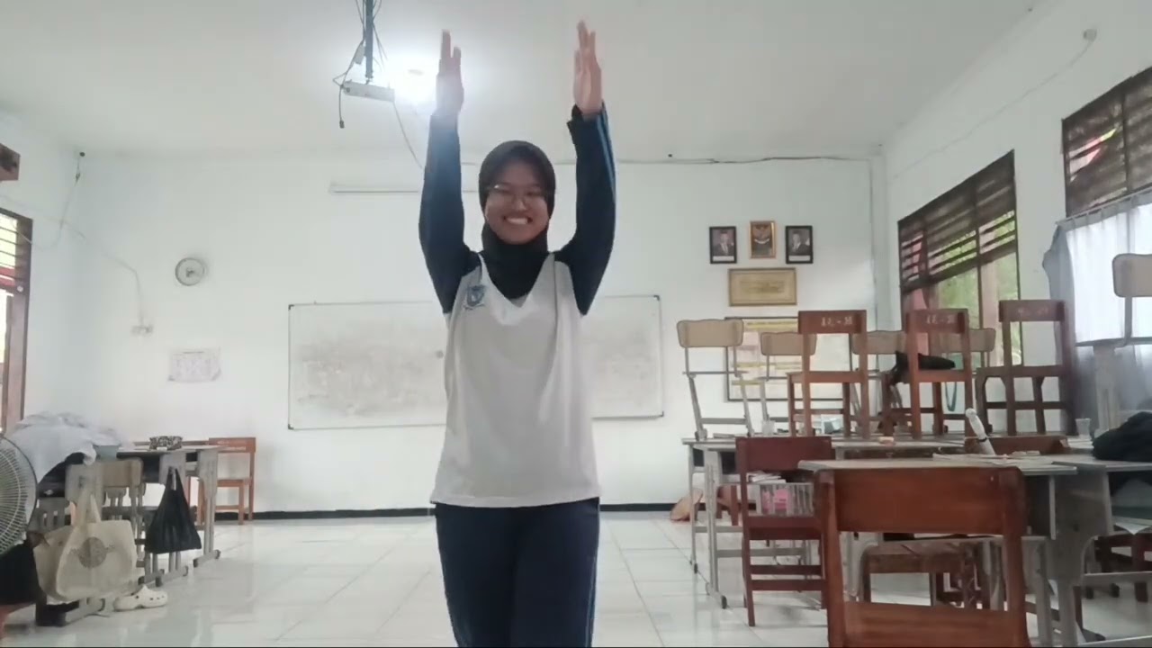 Senam Anak Indonesia Hebat | Rr.Andini ruela A XII.2