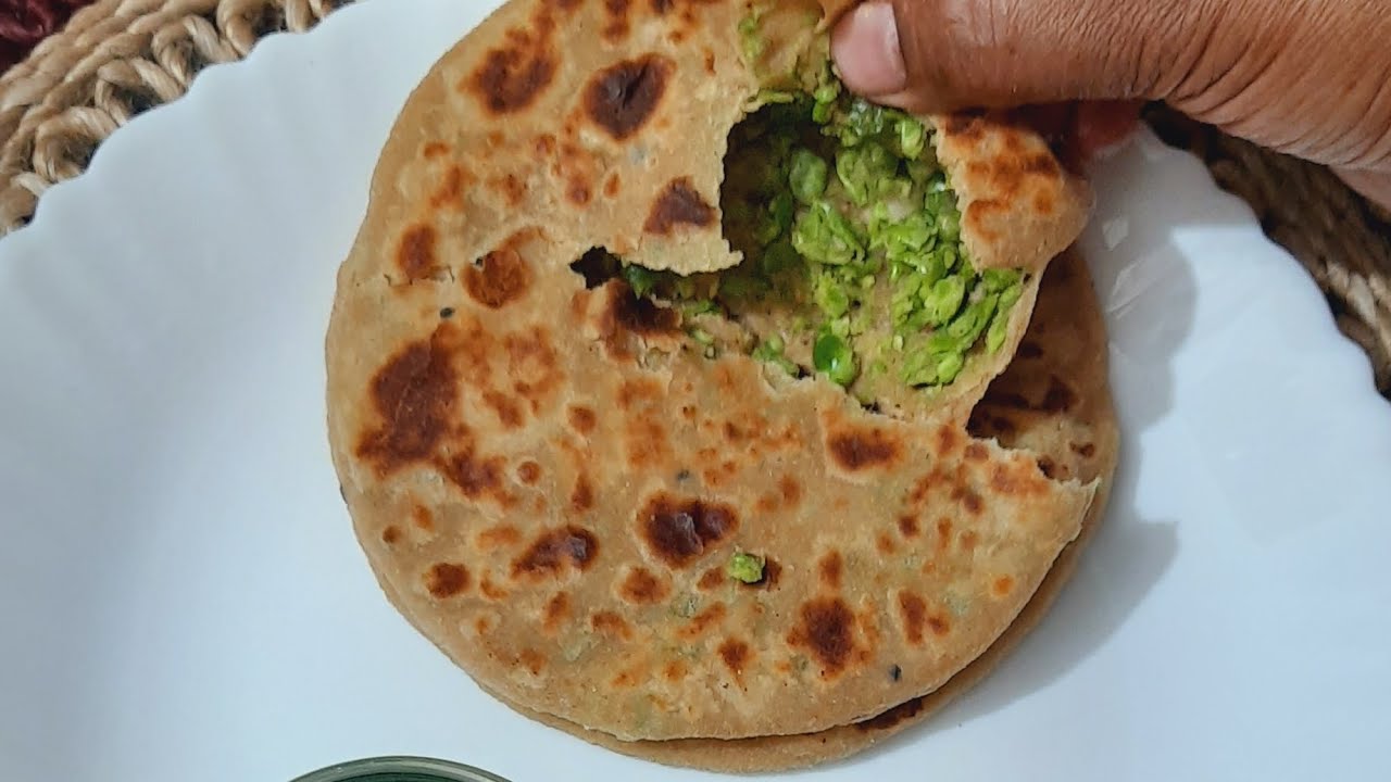 अन्दर से हरा, बाहर से करारा  ! मटर पराठा है सबसे प्यारा |Hara matar ka paratha|@rasoibysangi 