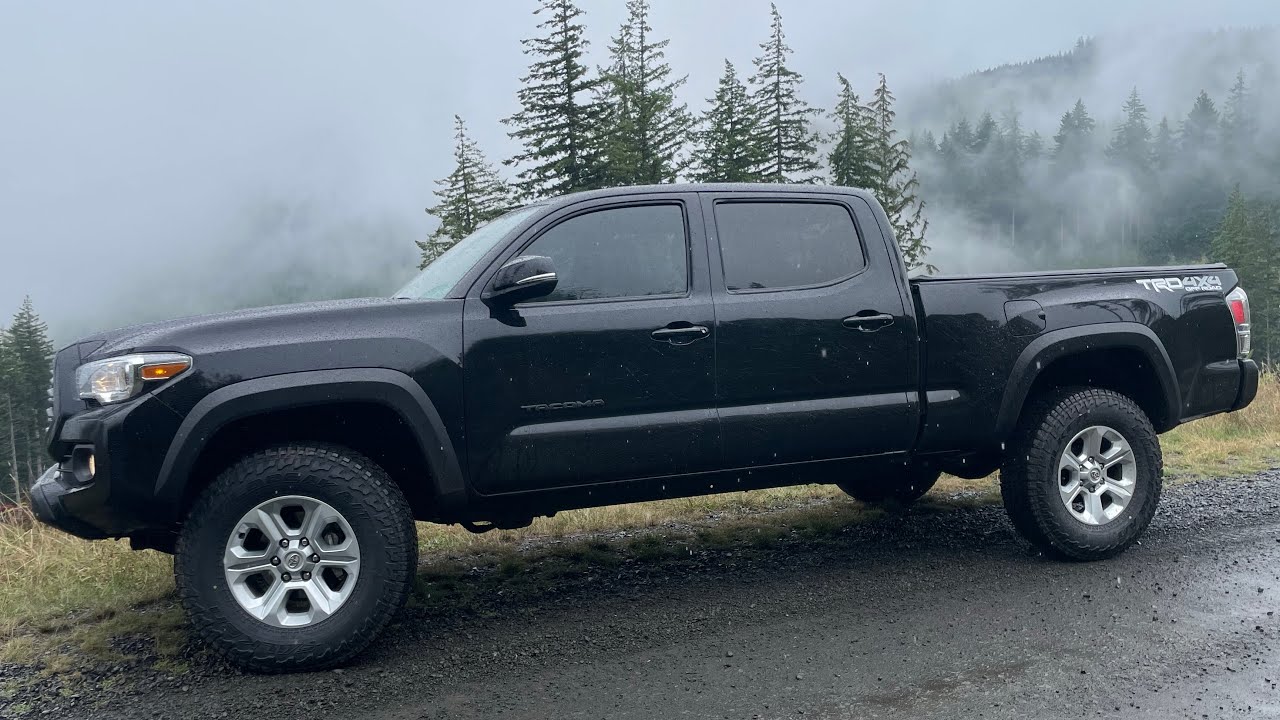Toyota Tacoma on 33’s (pizza cutters) 255/80r17