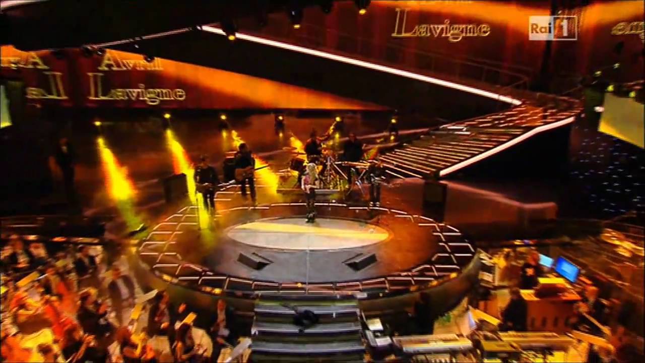 Avril Lavigne - Sanremo 2011 + What The Hell Parade