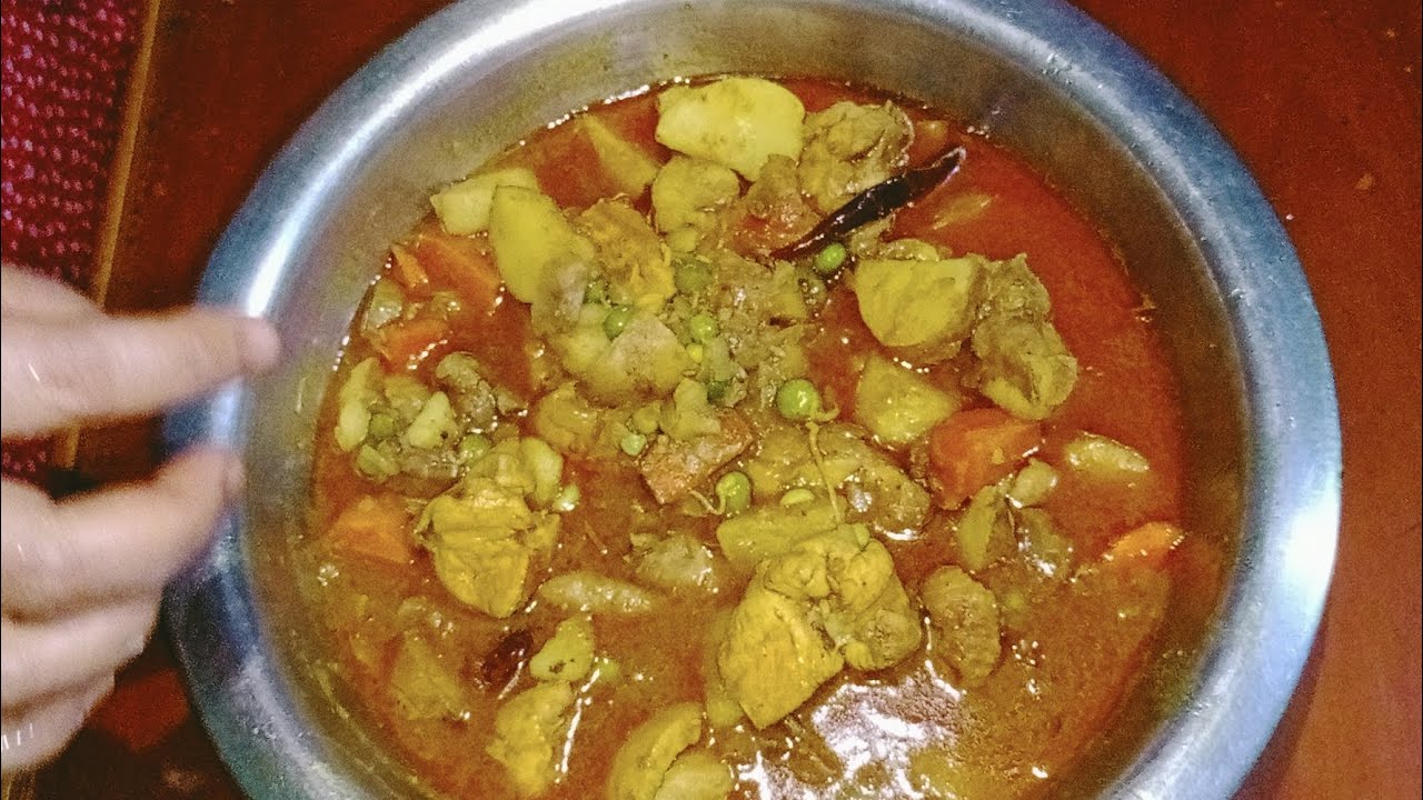 কিছু খেতে ইচ্ছা না করলে মটরশুটি দিয়ে এভাবে দোপিয়াজি রান্না করে নিতে পারো 
