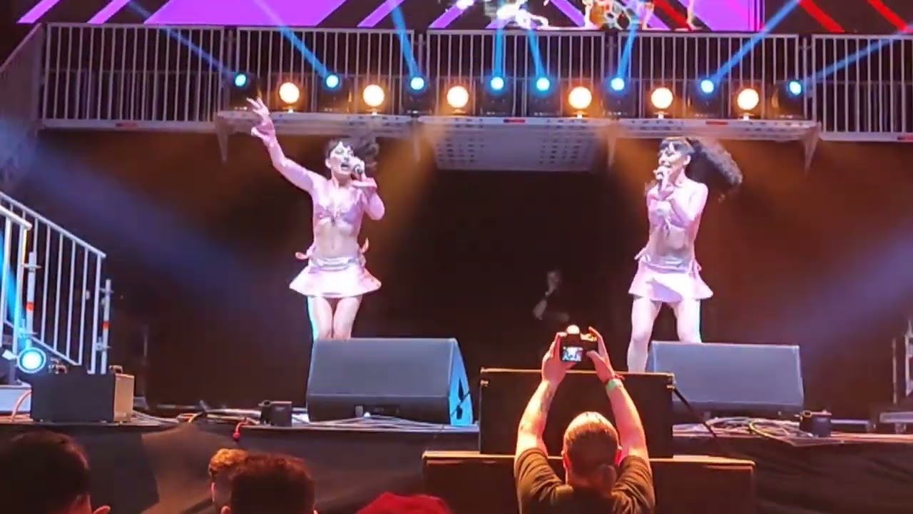 The Cheeky Girls - Hooray Hooray (It's a Cheeky Holiday) HD