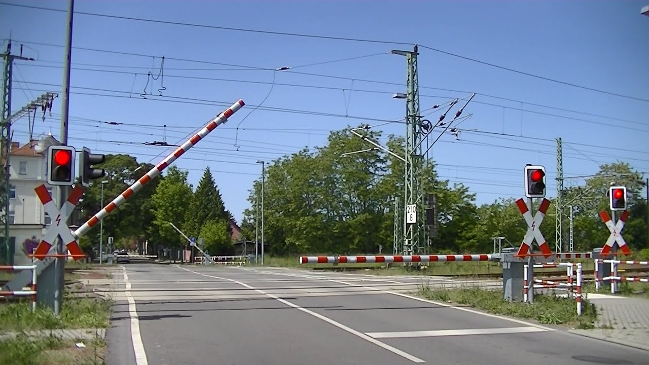 Spoorwegovergang Guben (D) // Railroad crossing // Bahnübergang